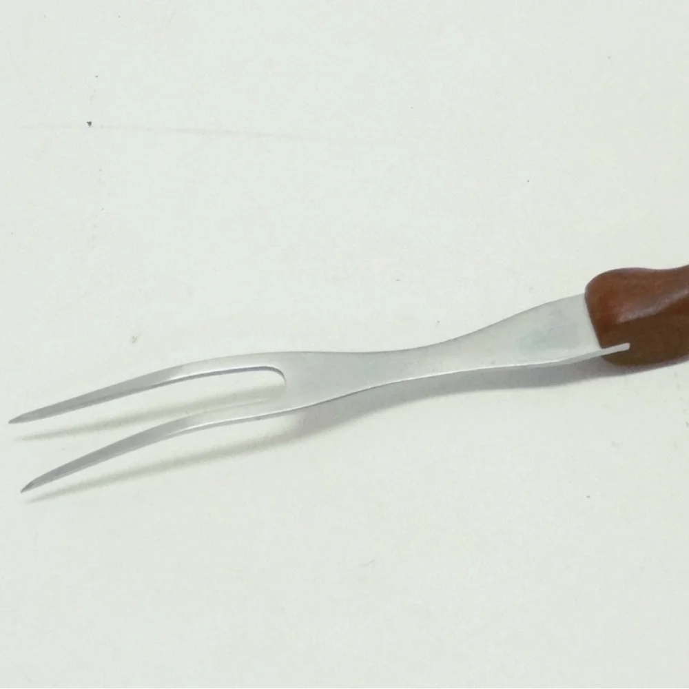 CUTCO No. 26 Chefs Carving, Serving Fork Dinner Utensil Brown. Teak